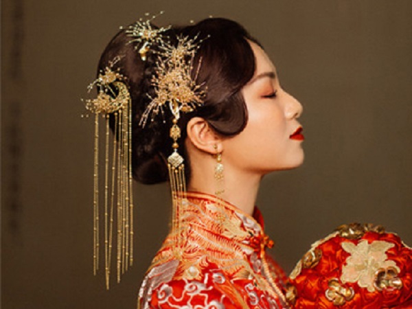 传统新娘妆中式婚纱照