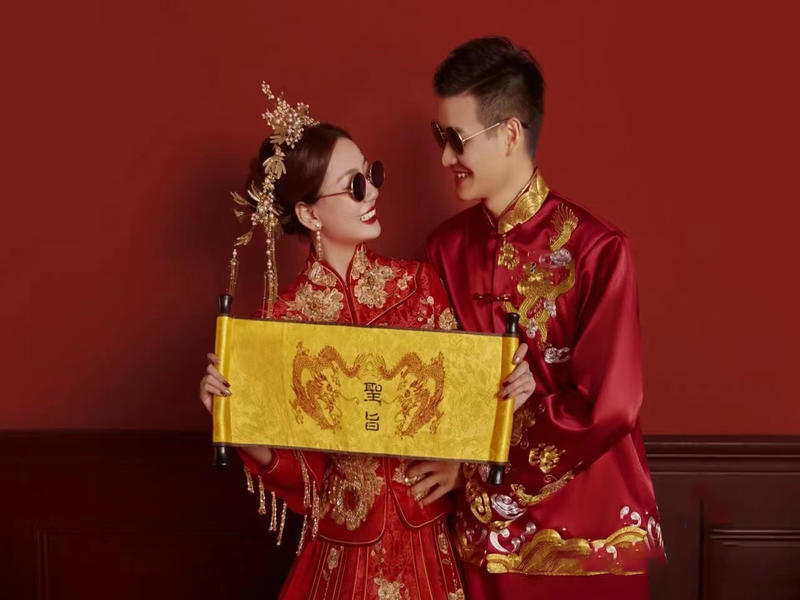 搞怪中式婚纱照